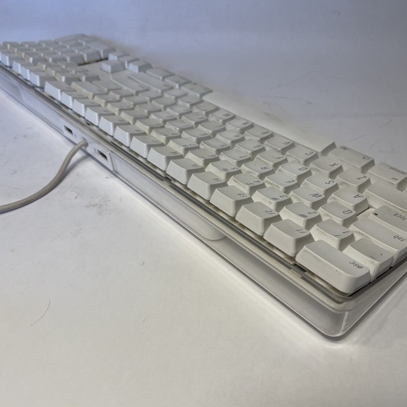 Apple A1048 USB Wired Keyboard w/ 2 USB Ports TESTED - Picture 4 of 7